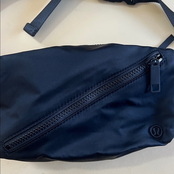Lululemon Fast Track Belt Bag (3L) - Picture 4 of 7